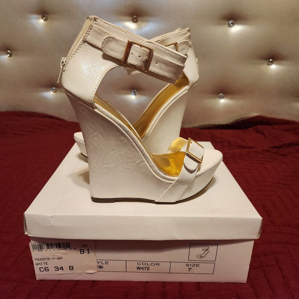 Women's size 7 Wedge ankle strap platform sandal